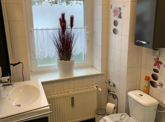 Best-preis Rathausblick 2 - Zentrale Lage In - 2 Personen - Einzelzimmer - Vollausstattung - Wlan / Prime & Self-check-in * Wittenberge