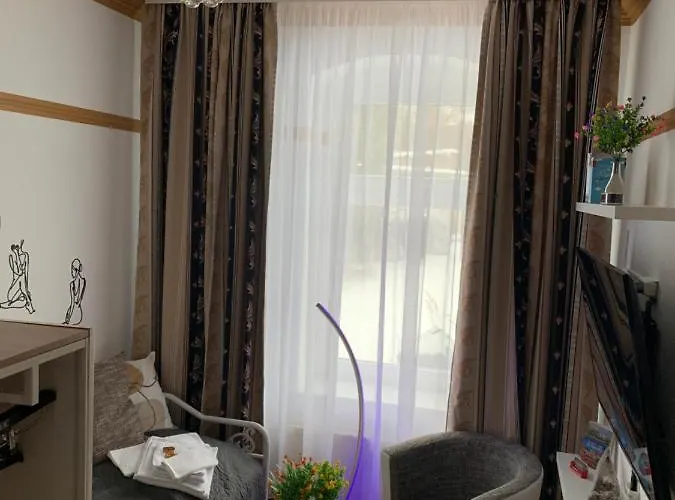 Best-preis Rathausblick 2 - Zentrale Lage In - 2 Personen - Einzelzimmer - Vollausstattung - Wlan / Prime & Self-check-in * Wittenberge