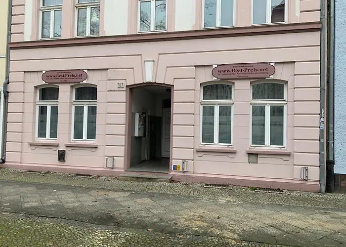 Best-preis Rathausblick 2 - Zentrale Lage In - 2 Personen - Einzelzimmer - Vollausstattung - Wlan / Prime & Self-check-in * Wittenberge